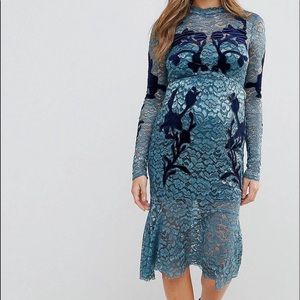 Hope & Ivy Maternity Long Sleeve Lace Dress